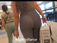 Bunda grossa latina Phat em leggins cinza Marshalls