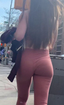 Ela sabe que ta gostosa demais