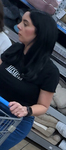Latina com um belo traseiro em jeans apertados, perfeita par