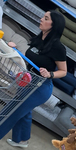 Latina com um belo traseiro em jeans apertados, perfeita par