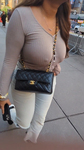 Linda loirinha de calça Jeeans marcado um belo rabo