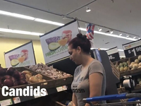 MILF FLAGRADA COM BUNDA ENORME ENQUANTO FAZIA COMPRAS