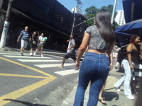 Moreninha da bundinha gostosa