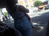 Nega rabuda no ponto de onibus