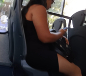 Novinha rabuda de vestido flagrada no ônibus