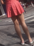 Que delicia de ninfetinha de vestidinho curto