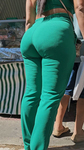 Rabão gostoso escondido na calça verde