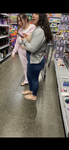Mãe latina ensinando rito à filha