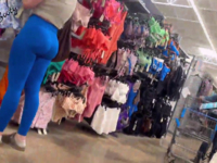 Magrinha com a bunda avantajada