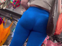 Magrinha com a bunda avantajada