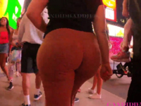 Olha o tamanho do cu dessa gostosa
