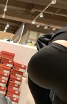 PAWG gordinha de legging se curvando e mostrando aquela bund