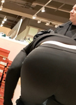 PAWG gordinha de legging se curvando e mostrando aquela bund