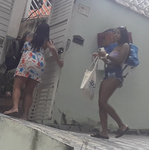 Mãe e Filha Gostosas pena que estava de longe