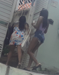 Mãe e Filha Gostosas pena que estava de longe