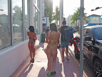 Garotas de fio dental em Miami