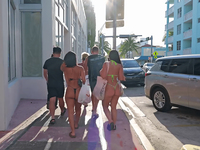 Garotas de fio dental em Miami