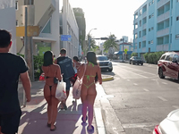 Garotas de fio dental em Miami