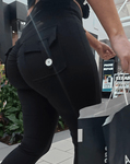 Asiática magra e sexy com bunda grande usando leggings BBL