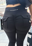 Asiática magra e sexy com bunda grande usando leggings BBL