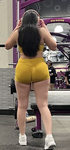 Latina Sexy de Academia BUNDA ENORME em Spandex amarelo