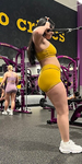 Latina Sexy de Academia BUNDA ENORME em Spandex amarelo