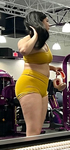 Latina Sexy de Academia BUNDA ENORME em Spandex amarelo