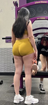Latina Sexy de Academia BUNDA ENORME em Spandex amarelo