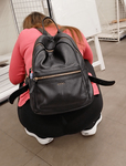 Milf agacha para mostrar sua calcinha fio dental sexy