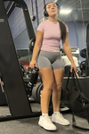 CORPO GROSSO E SHORTS CINZA