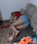 Cunhada Rabuda do meu amigo dormindo no sofá
