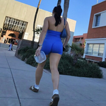 Duas universitárias gostosas, uma loira e uma morena.