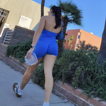 Duas universitárias gostosas, uma loira e uma morena.