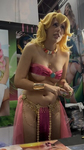 Garotas cosplay exibindo seus atributos
