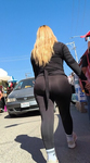 Latina de cabelo loiro falso com VPL