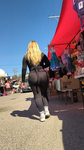 Latina de cabelo loiro falso com VPL