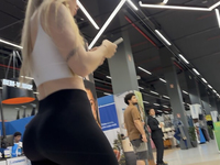 Loira com um bundão