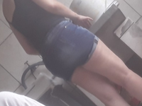 Flagra  da Deliciosa Esposa do meu amigo de shortinhos