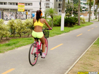 Bunda enorme da brasileira viciada em sexo anal