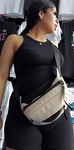 Latina linda com a bunda enfiada mostrando seu GRANDE CAMELT