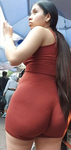 Latina linda com a bunda enfiada mostrando seu GRANDE CAMELT