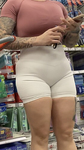 Milf branca de shorts de ginástica