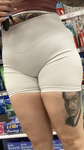 Milf branca de shorts de ginástica