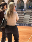 MILF portuguesa curvilínea de calça jeans