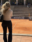 MILF portuguesa curvilínea de calça jeans
