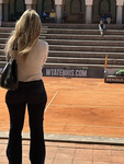 MILF portuguesa curvilínea de calça jeans