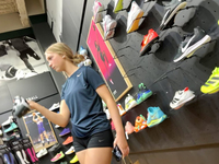 loira magra com bumbum avantajado e vagina