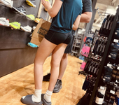 loira magra com bumbum avantajado e vagina