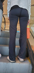 Bunda firme e bonita em legging preta