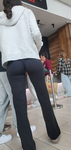 Bunda firme e bonita em legging preta